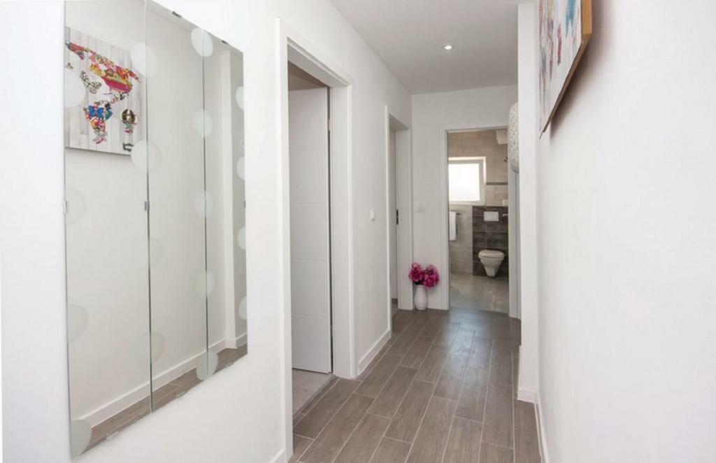 Apartmani Riva Рогозница Экстерьер фото
