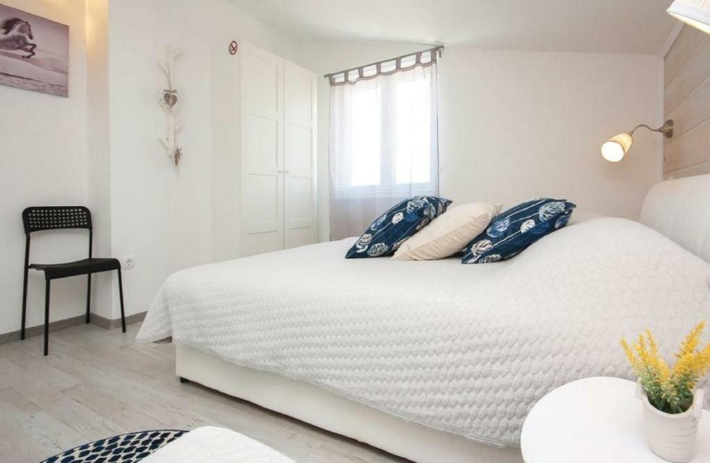 Apartmani Riva Рогозница Экстерьер фото