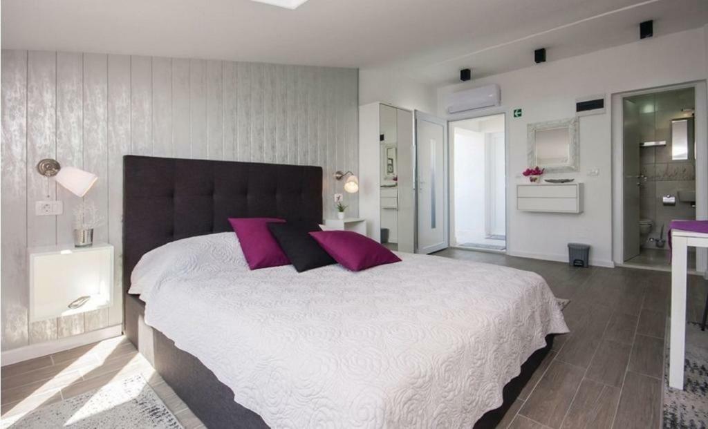 Apartmani Riva Рогозница Экстерьер фото
