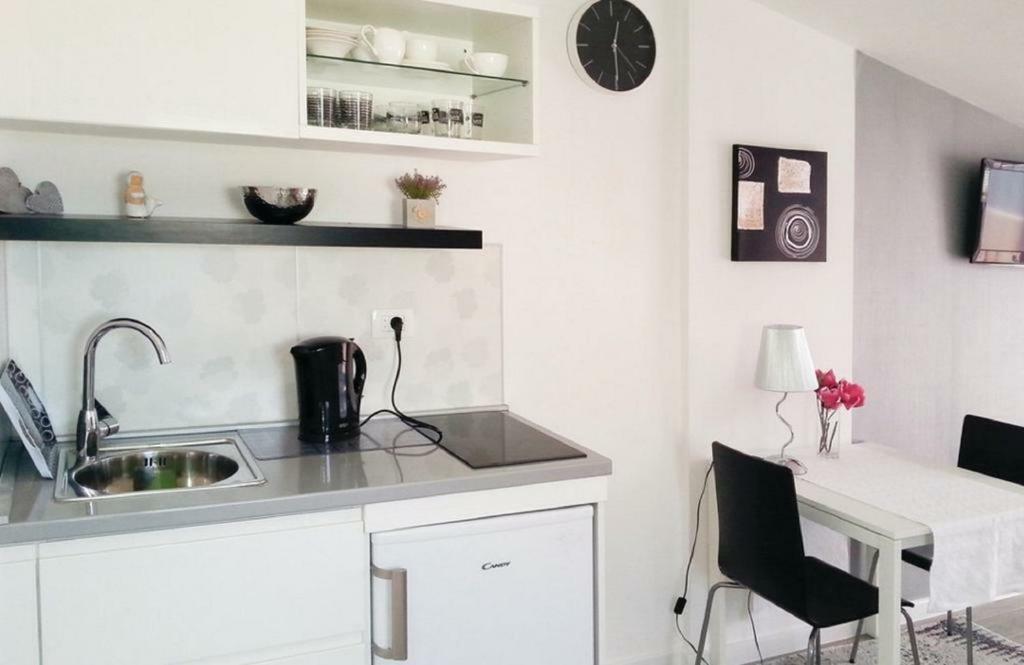 Apartmani Riva Рогозница Экстерьер фото