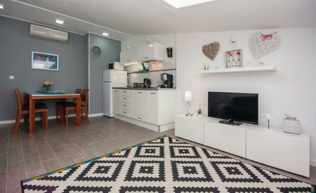 Apartmani Riva Рогозница Экстерьер фото